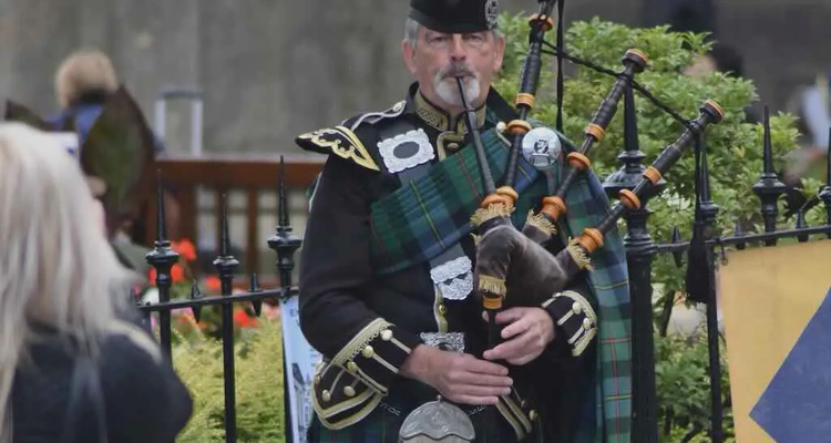 Bagpiper