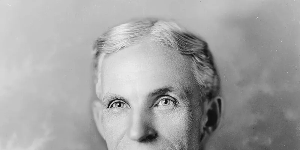 /images/tich/Henry_ford_1919.webp