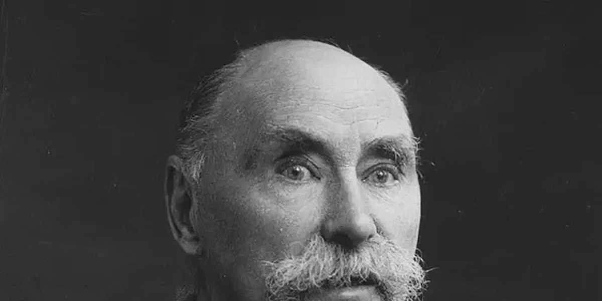 /images/tich/douglas_hyde_circa_1940.webp